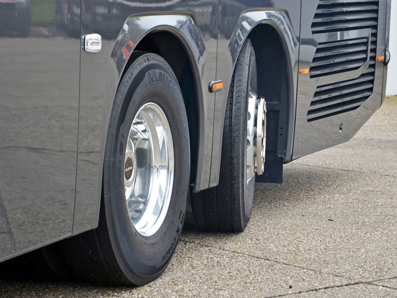 Integrált kerekesszék-emelővel felszerelt MAN Lion’s Coach L állt forgalomba Szlovákiában 11 17 MAN Lions Coach s hydraulickym vytahom