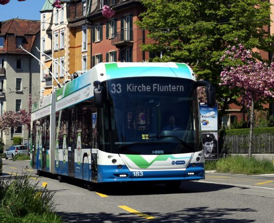 Új villanybusz-tendert indít a VBZ – háttérbe szorulhat a Hess és az MAN Zürichben