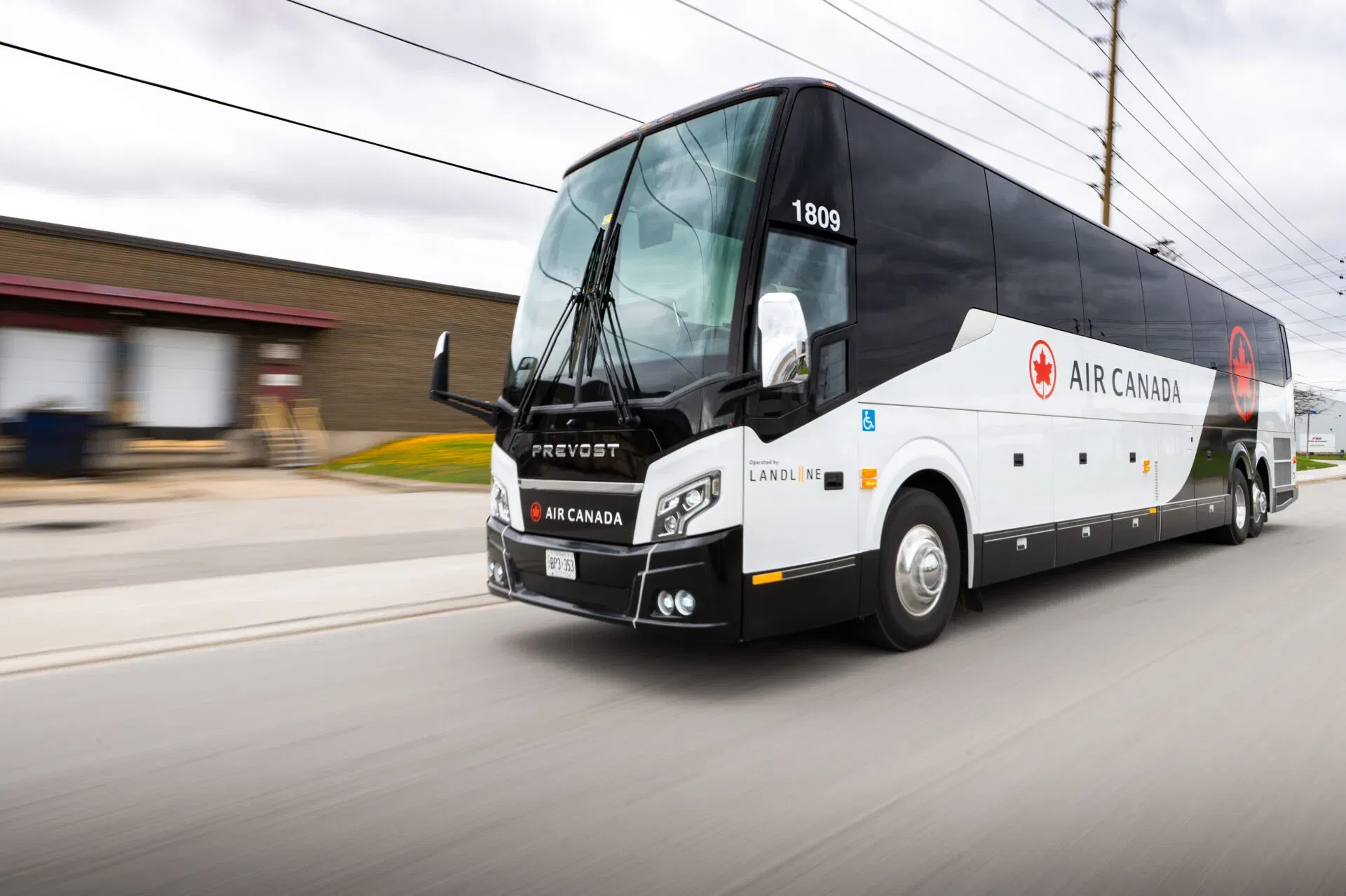 Elektromos visszatérés és stabil eredmények – a Volvo Buses 2025-ben 5 2024 04 18 landline bus yyz z62 1777 1920x1278 1