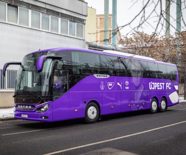 Új Setra csapatbuszt állított szolgálatba az Újpest FC