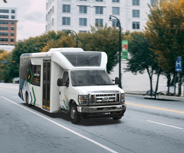 Benzinüzemű shuttle-busszal bővíti kínálatát az Optimal EV