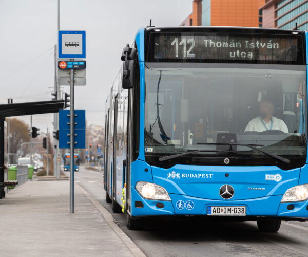 Mától az ArrivaBus új Mercedes-Benz csuklós autóbuszai járnak a budapesti 110-es és 112-es vonalakon