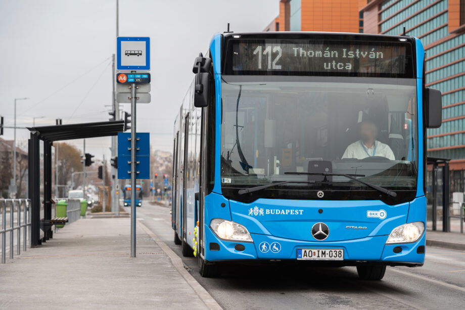 Mától az ArrivaBus új Mercedes-Benz csuklós autóbuszai járnak a budapesti 110-es és 112-es vonalakon
