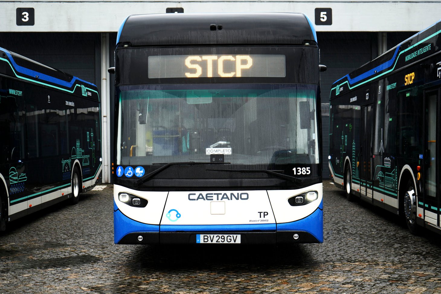 Portóban álltak forgalomba az első, Kínában gyártott CaetanoBus e.City Gold villanybuszok 3 DR autocarros eletricos STCP 2026 03