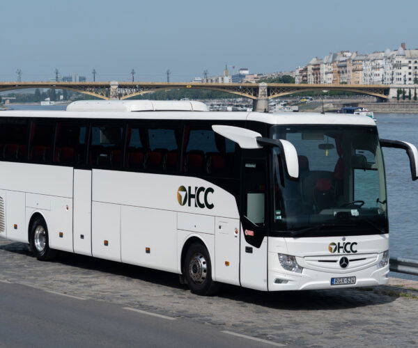 Közel 700 ezer busz az EU útjain – átlagéletkor, hajtásmódok és a magyar flotta helyzete számokban