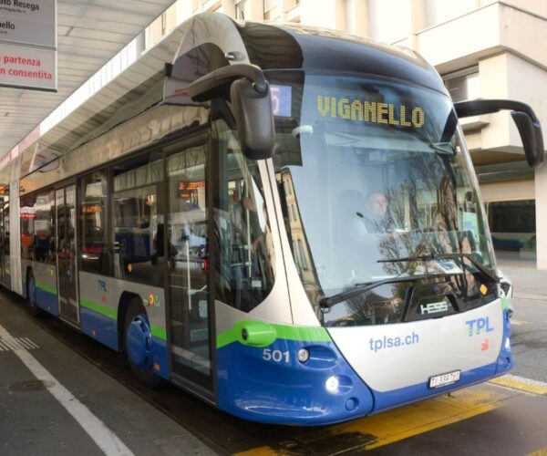 Csuklós Hess lighTram villanybuszokkal indult el a svájci Lugano első tisztán elektromos viszonylata