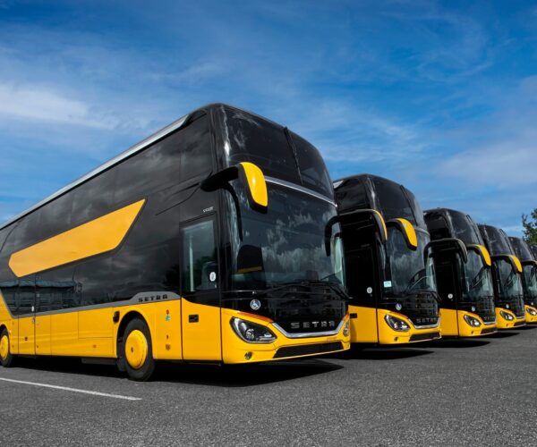 Prémium emeletes buszokkal erősít Csehország fő belföldi tengelyein is a RegioJet