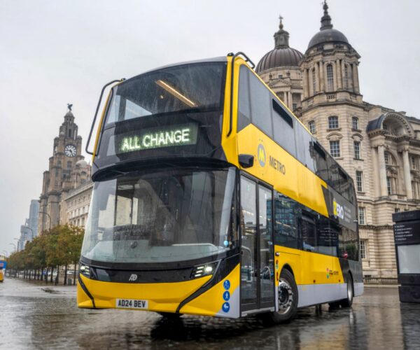 Növekvő beszerzések, csökkenő hazai gyártás: feszültség a brit buszpiacon