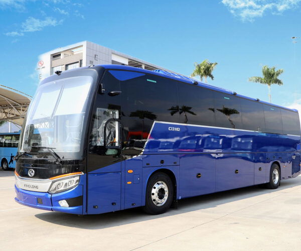 Továbbfejlesztett turistabusszal erősíti pozícióját a spanyol piacon a King Long