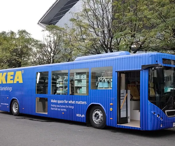 Mobil kiállítótérként szolgáló autóbuszt mutatott be az IKEA és a Volvo a Fülöp-szigeteken