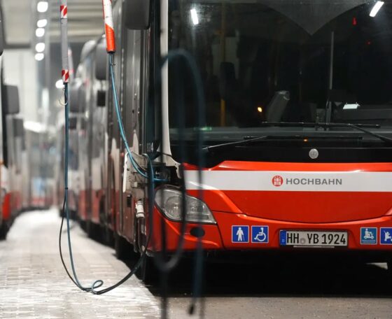 Leálló hálózatok, túlterhelt vasút: kétnapos sztrájk forgatja fel a német közösségi közlekedést