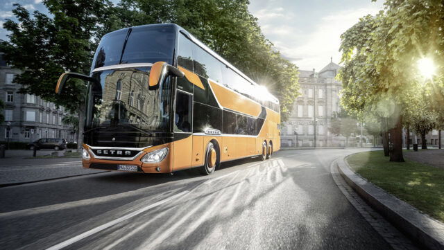 A turistabuszokra vonatkozó városi behajtási korlátozások egységesítését sürgeti az IRU